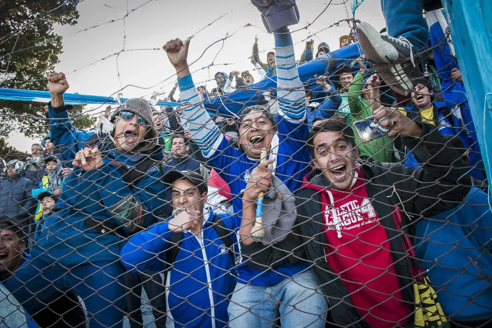 Jugar sin público será cuesta arriba para los clubes de fútbol de Bariloche