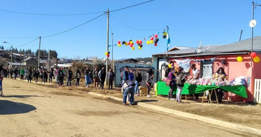 Chicos y chicas del Nahuel Hue recibieron un regalo del Día de la Niñez