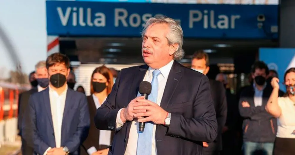 Fernández resaltó que la economía "está empezando a moverse" y pidió "no desalentarse"