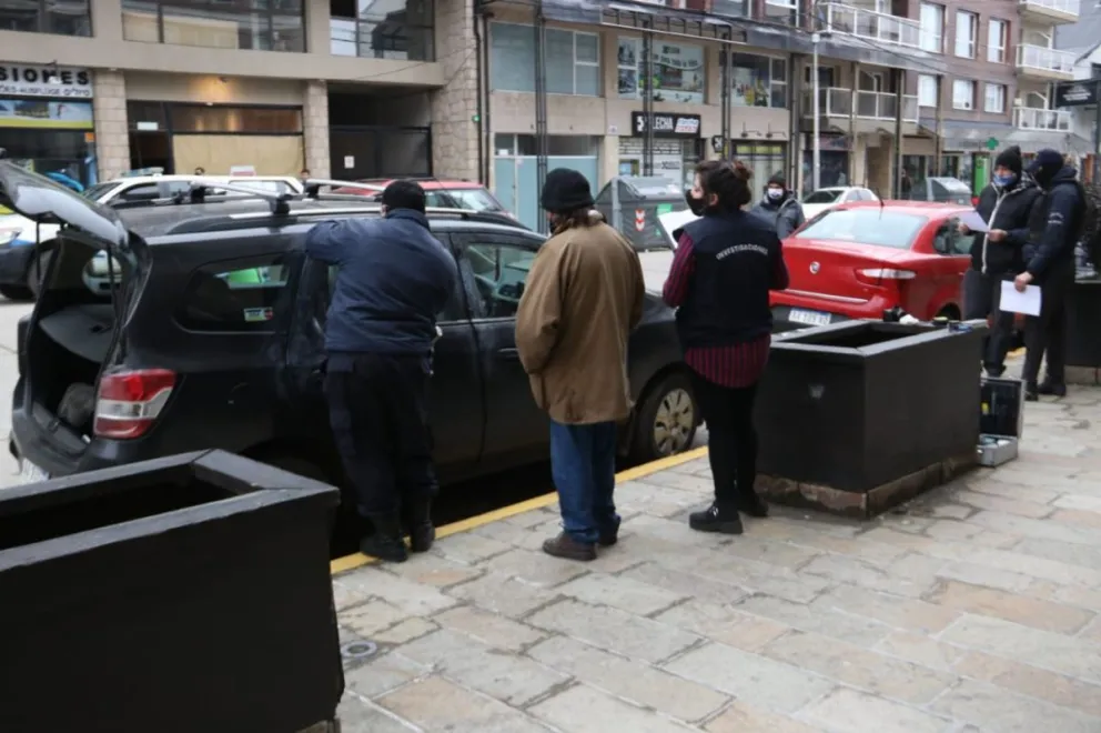 Ingresaron a una vivienda, maniataron  al propietario y se llevaron de todo