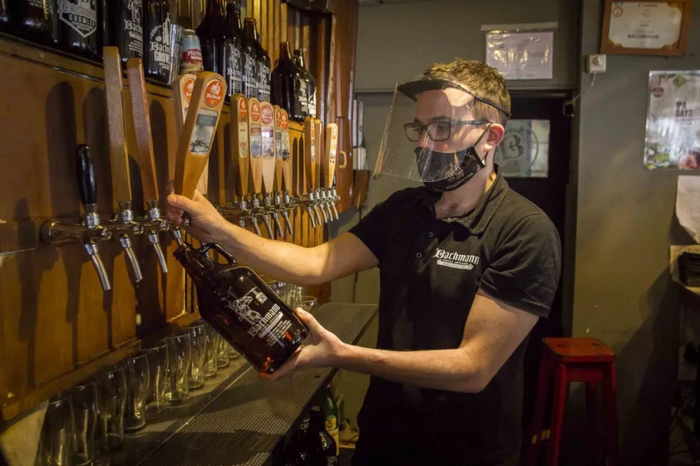 Este domingo vuelven a abrir cervecerías, bares y restaurantes