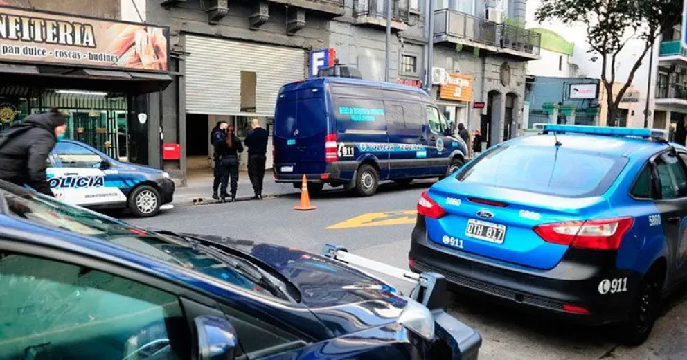 Una oficial de la policía murió de un tiro tras caer su arma reglamentaria