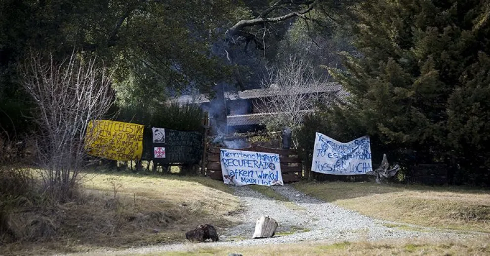 Otra comunidad mapuche asegura que en la toma se “está actuando como el peor de los winkas”