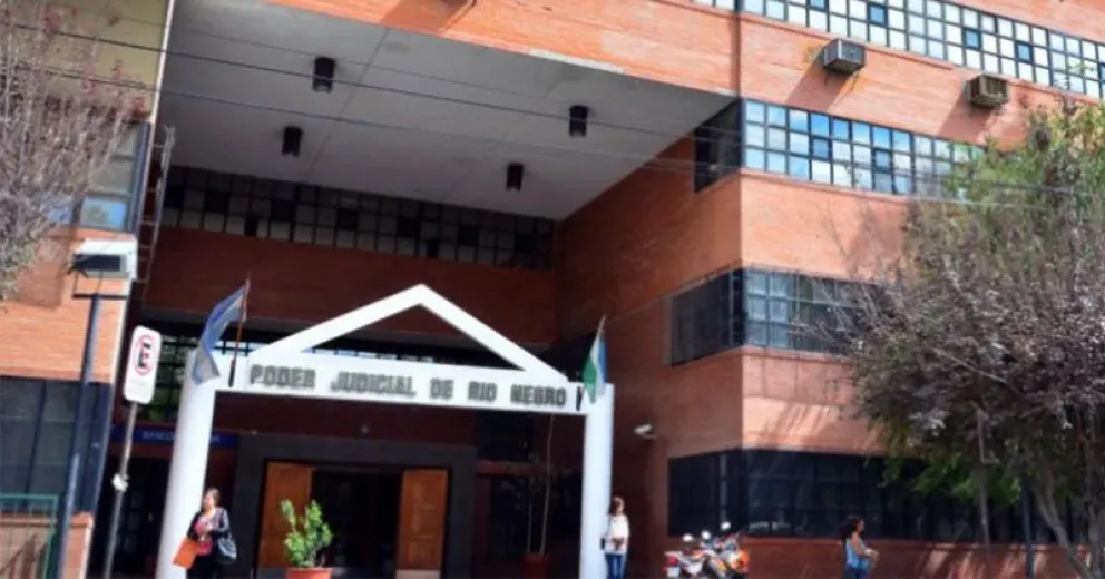 La violó su padrastro, el juez no le creyó y luego de seis años anulan el fallo