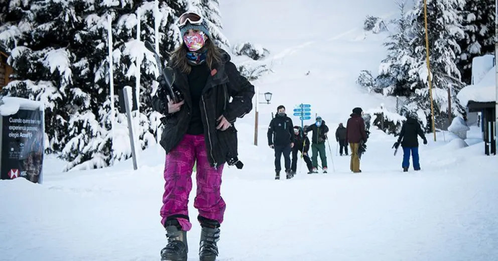 Catedral lanza promociones para que residentes aprendan a esquiar