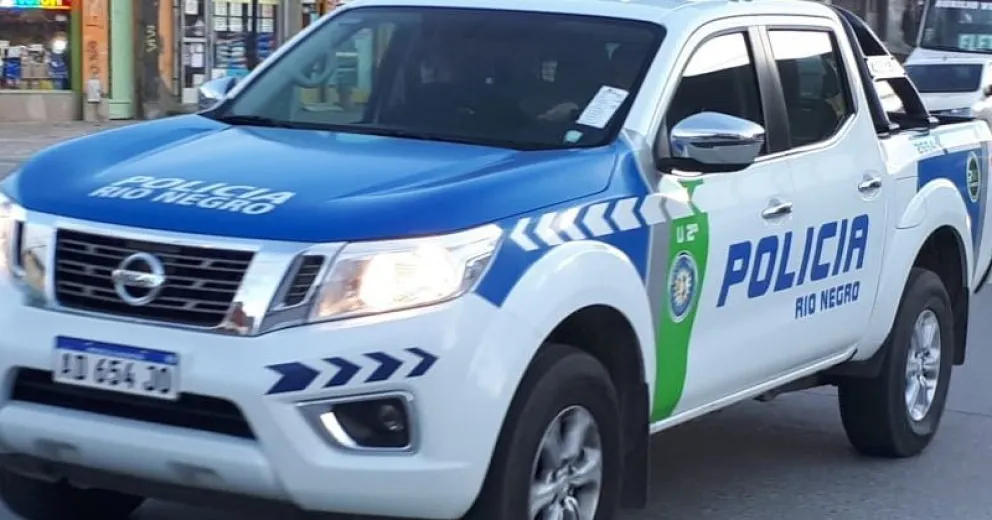 Encerró a dos mujeres y niños en una habitación y amenazó con incendiarla