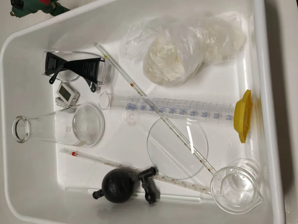 La UNRN entregó kits de laboratorio a estudiantes