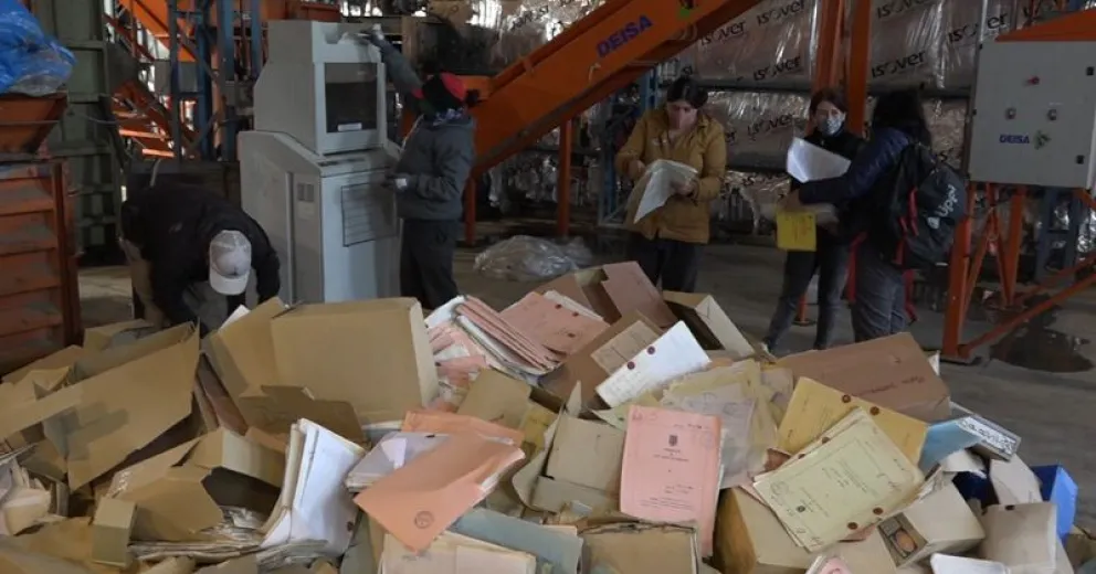 ARB recicla los documentos antiguos de la municipalidad