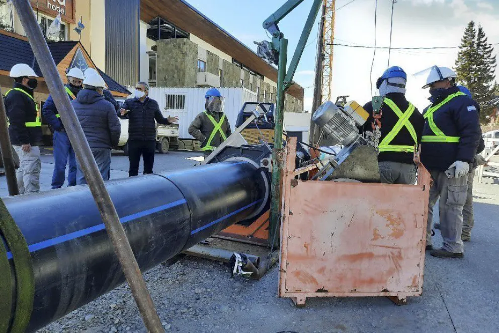 En Bariloche, avanza a buen ritmo la obra del colector cloacal sobre Bustillo