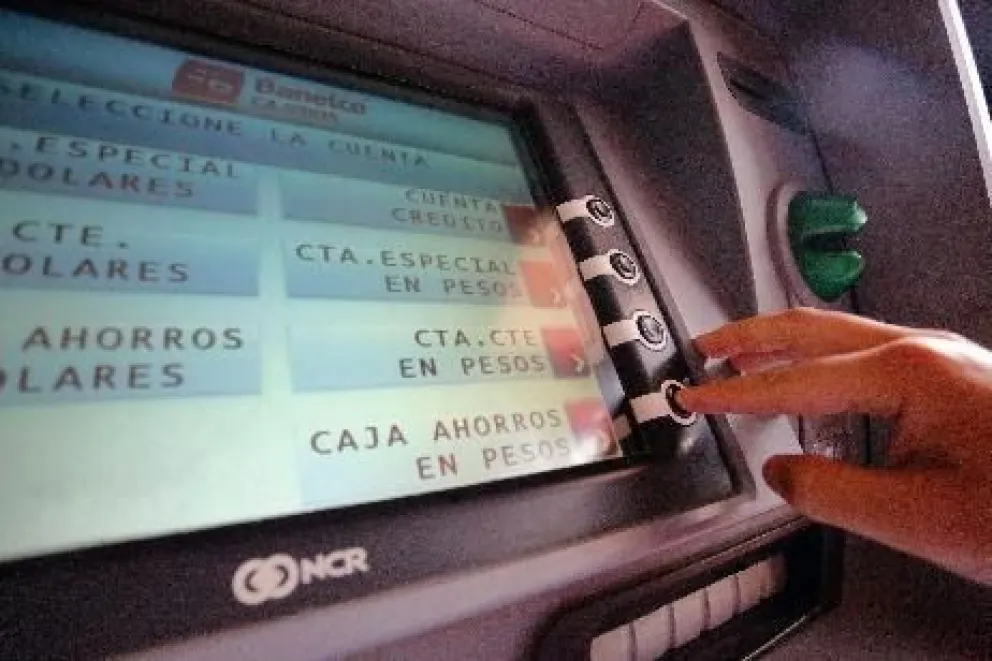 Comenzó el pago de sueldos de agosto a estatales rionegrinos