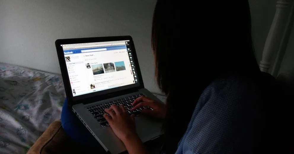 Vendía su microondas por Facebook: le sacaron mil dólares, más de $115.000 y pidieron un préstamo por $118.000