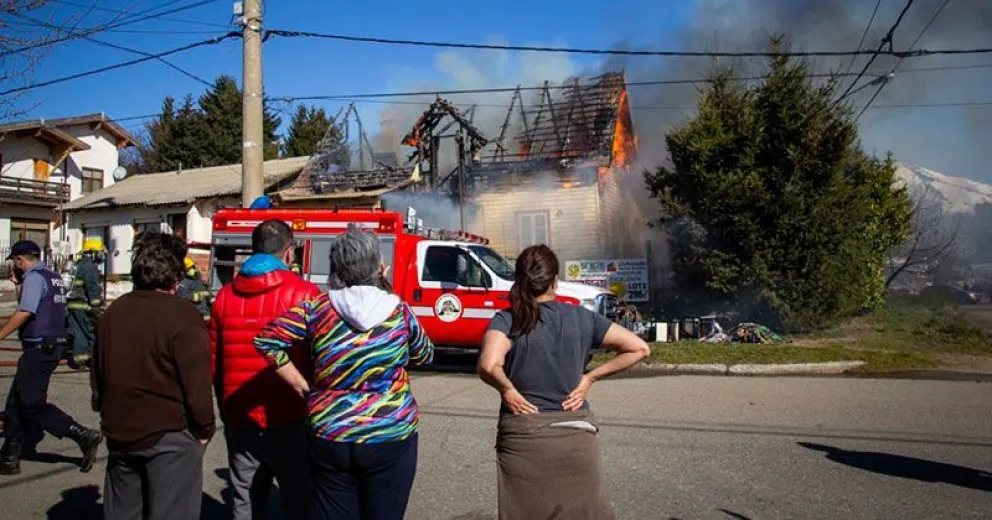 El fuego en la histórica vivienda de calle Anasagasti provocó daños totales