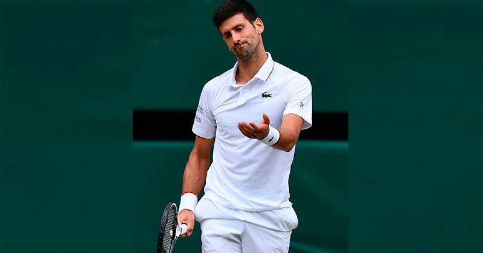 Papelón de Djokovic: fue descalificado por agredir a una jueza de línea