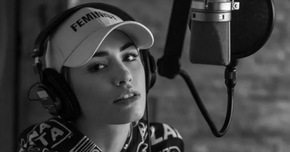 Lali Espósito estalló contra los manifestantes que quemaron barbijos