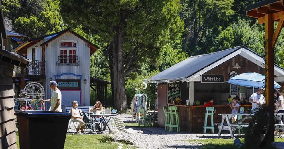 Feriantes de Colonia Suiza piden poder abrir los sábados