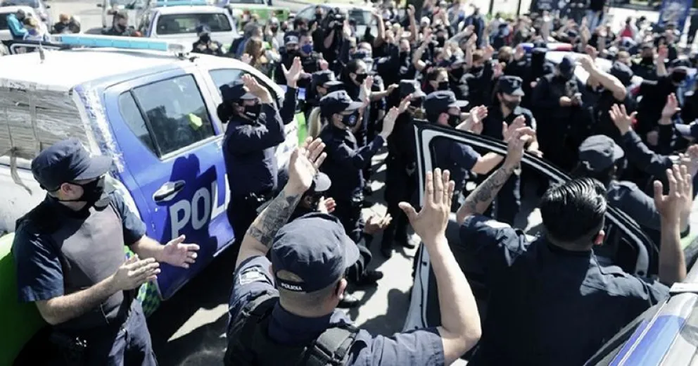 Continúan las protestas de policías y anticipan desde la Gobernación "amplios" anuncios