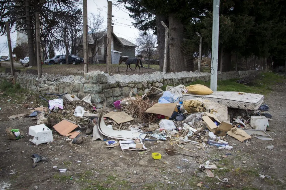 El problema de los basurales: Lugares donde la mugre está a la vista de todos
