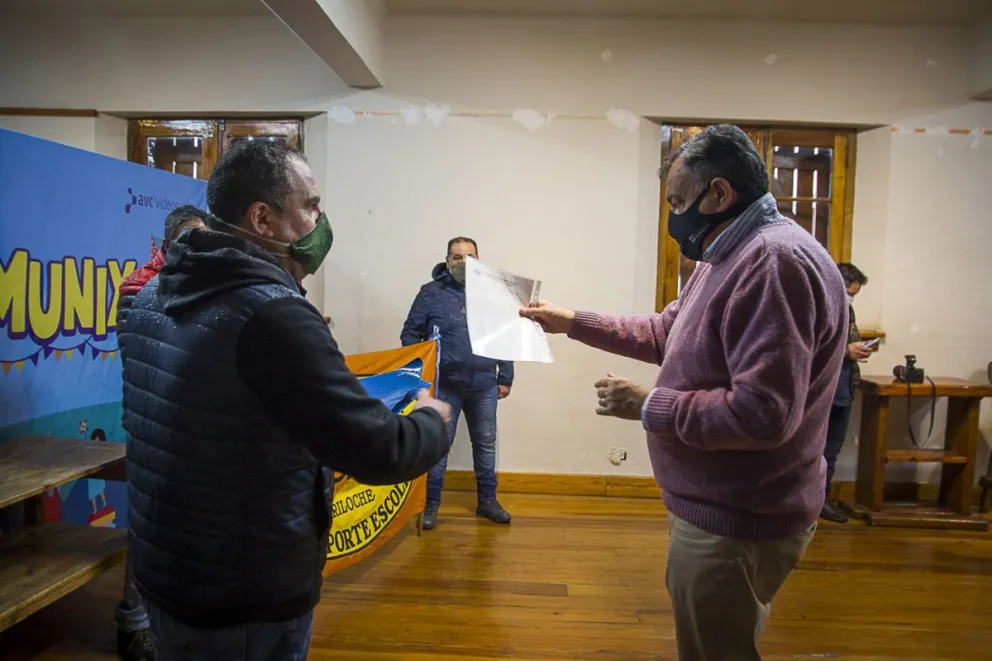 El intendente recibió a los transportistas escolares: "vamos a disponer un subsidio"