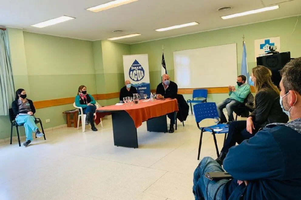 El Ministro Zgaib analizó el contexto actual con el equipo técnico del hospital de Bariloche