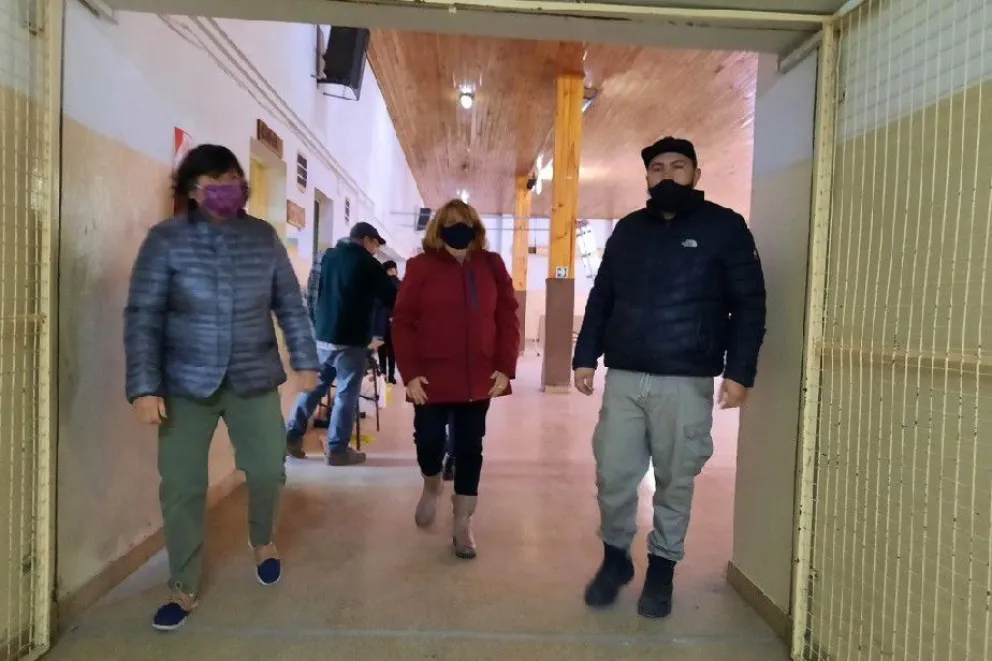 La ministra Jara Tracchia supervisó obras escolares en Bariloche