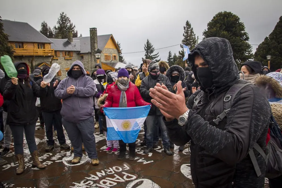 El vocero de la protesta policial tendría 14 sumarios y cesantías por burlarse de la muerte de un colega