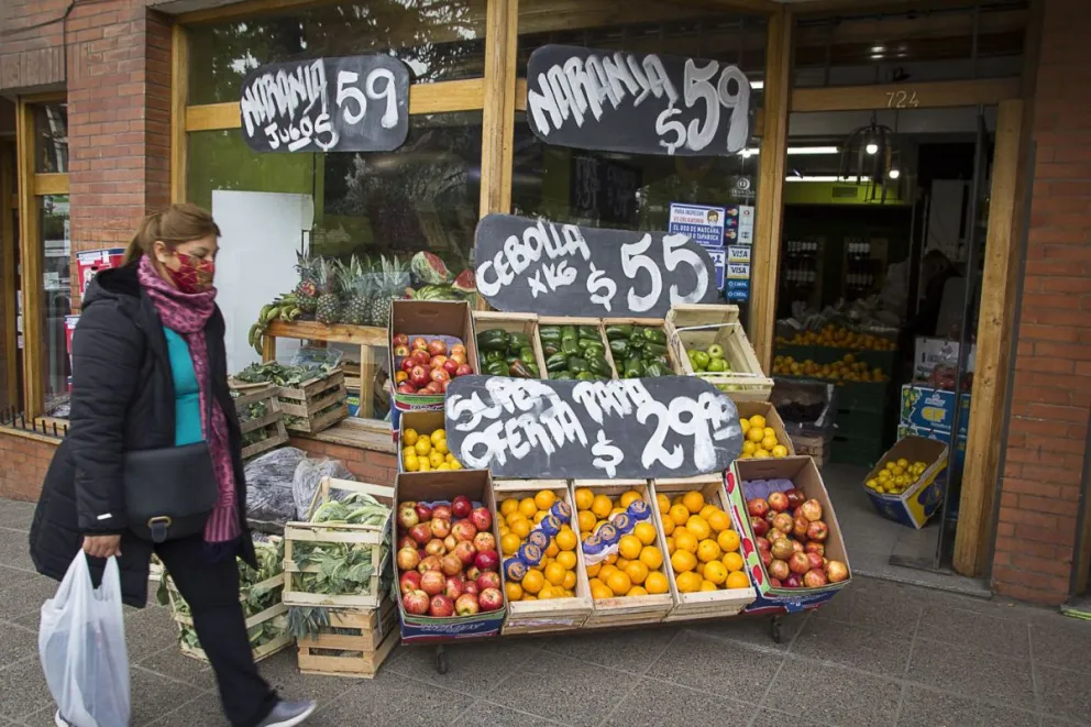 Los comerciantes se ven obligados a cambiar de rubro para sobrevivir a la pandemia