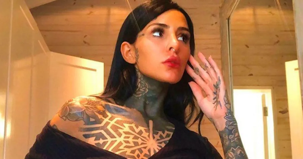 Cande Tinelli subió una foto en lencería de encaje y con un látigo: "Se recontra picó"