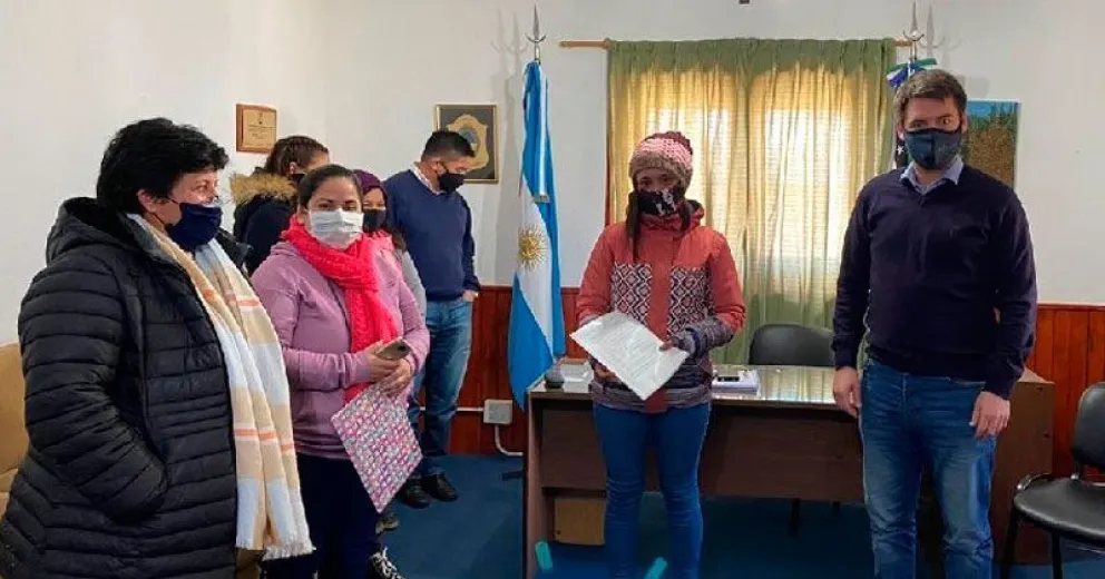 Buteler dio detalles de la nueva grilla salarial a la vocera de los familiares de Policías