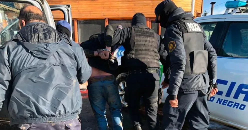 Detenido tras causar un choque, darse a la fuga a intentar embestir a efectivos policiales