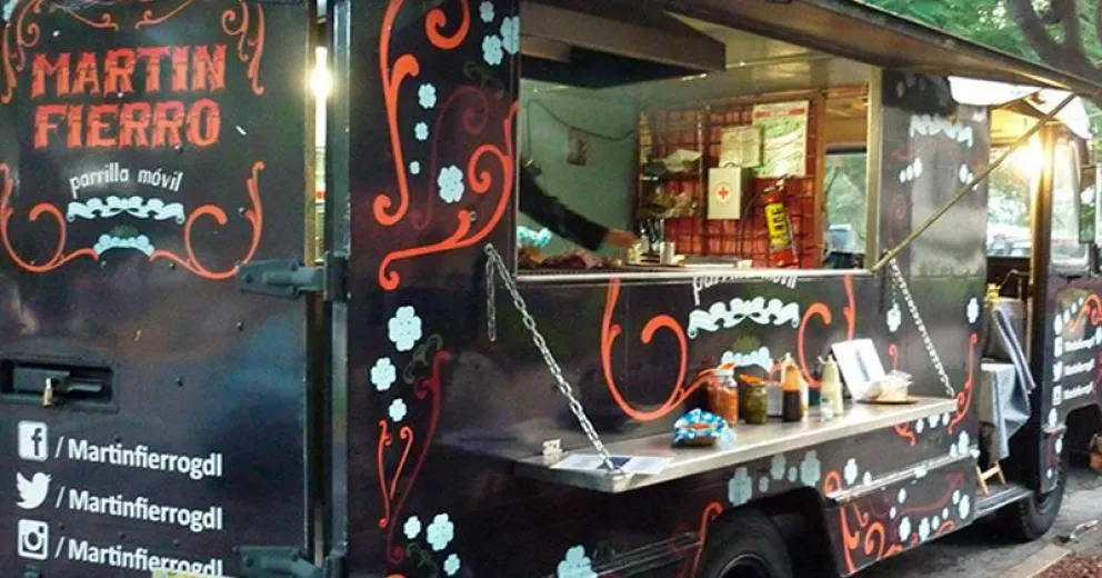 Dina Huapi reglamentó la actividad de los camiones expendedores de comida