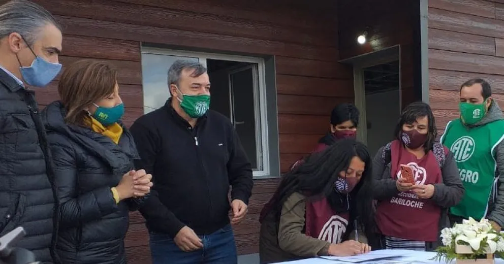 ATE y Provincia firmaron la adjudicación de un plan de viviendas