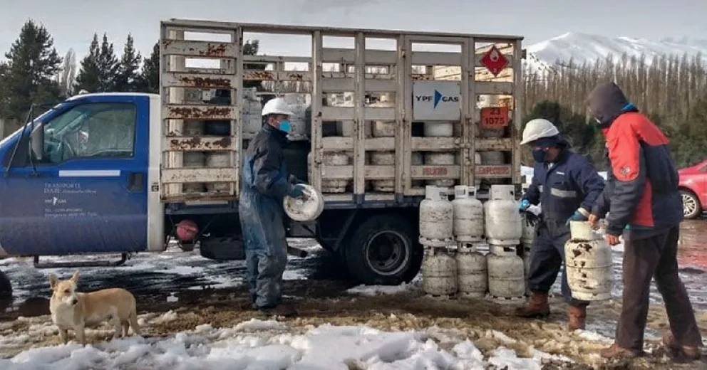 El gobierno provincial extiende por un mes la distribución de garrafas del Plan Calor