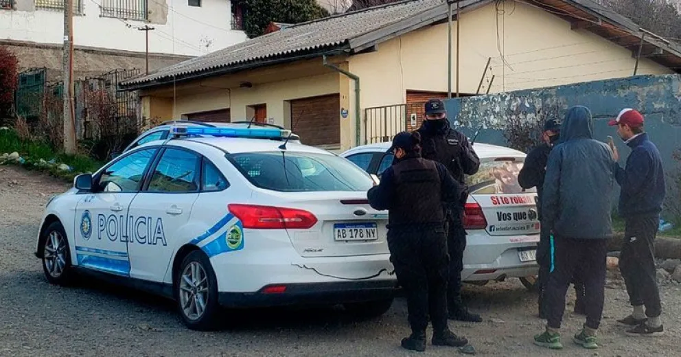 Secuestraron el auto ploteado con imágenes de menores en resguardo y consignas contra una jueza