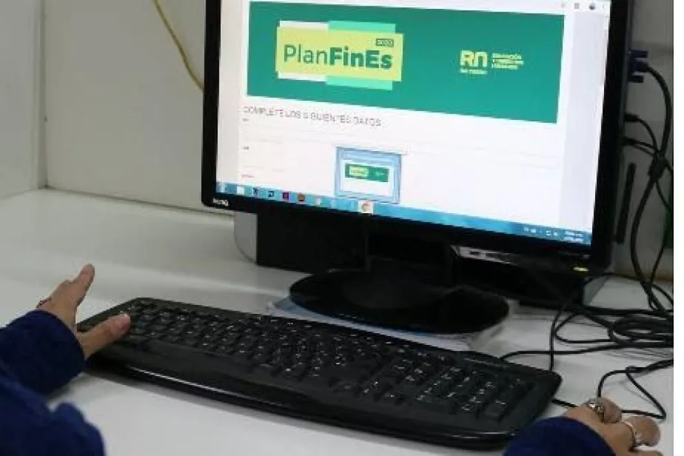 Con más de 2400 anotados, inician las clases virtuales del Plan FinEs en Río Negro