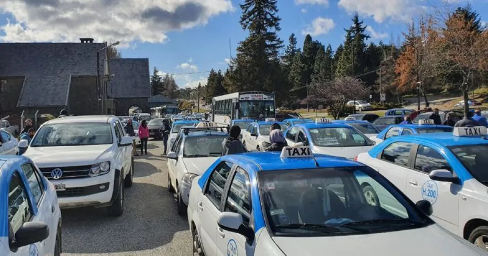 Taxistas y remiseros reclamaron por la apertura controlada del turismo