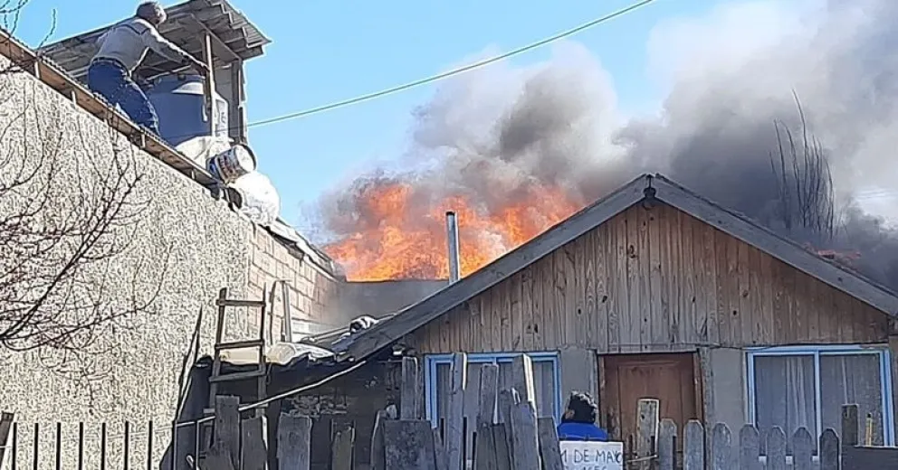 Impresionante incendio en La Paz al 1.500