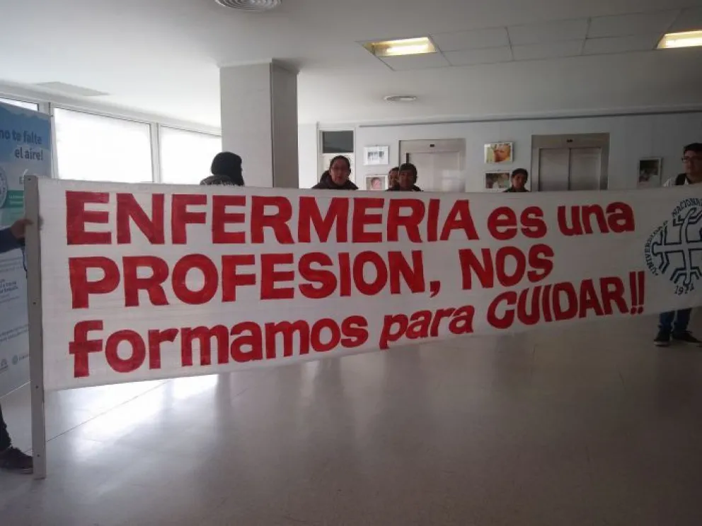 Enfermeros y enfermeras de Bariloche están al límite