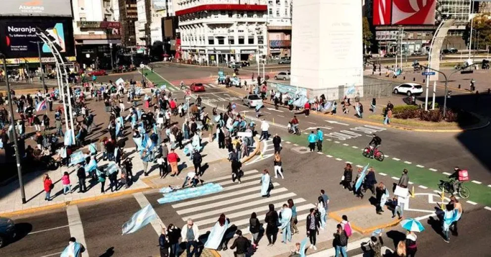 La protesta contra el gobierno en el Obelisco y otros puntos del país