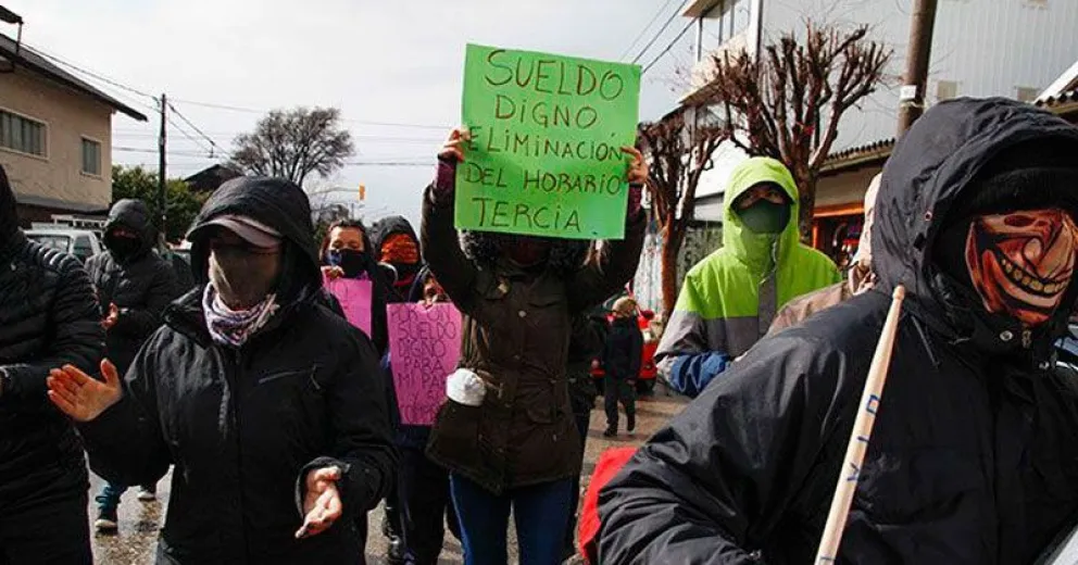 Continúa el reclamo de familiares de policías por la mejora del salario