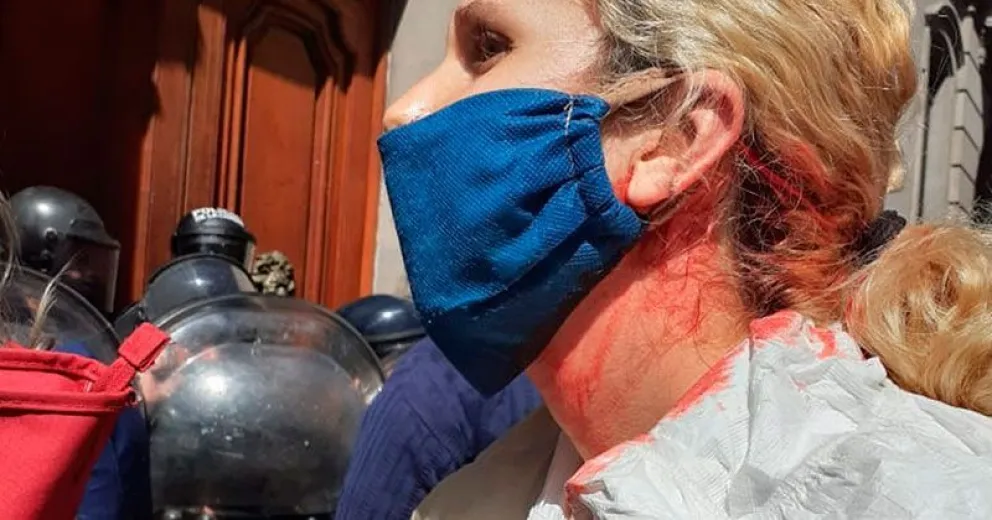 Enfermeros denuncian que fueron agredidos por la Policía en las puertas de la Legislatura