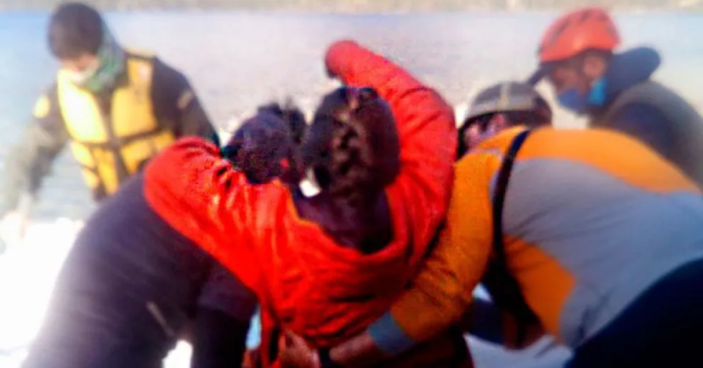 Rescataron de un sendero a una joven que se lastimó la pierna y no podía caminar