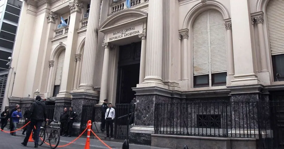 El Banco Central aseguró que no hay impedimento para que los bancos vendan dólares