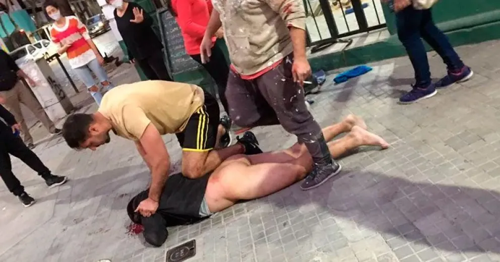 Rosario: desnudan y linchan a ladrón que atacó a una embarazada