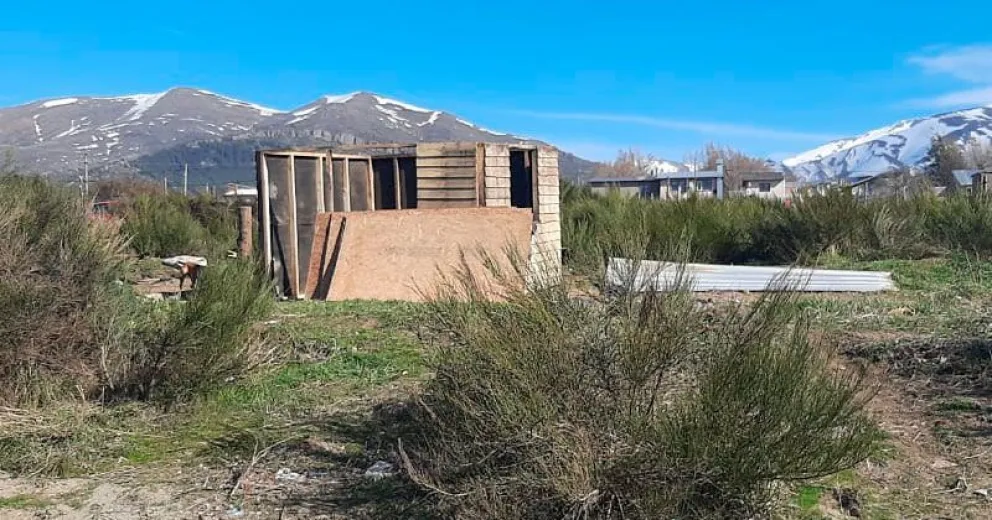 Avanza una ocupación de tierras privadas cerca del Cementerio