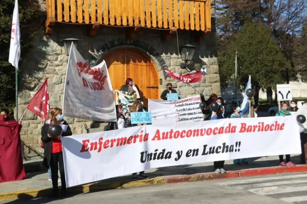 Cuáles son los reclamos de enfermeras y enfermeros que aseguran "no dan más"