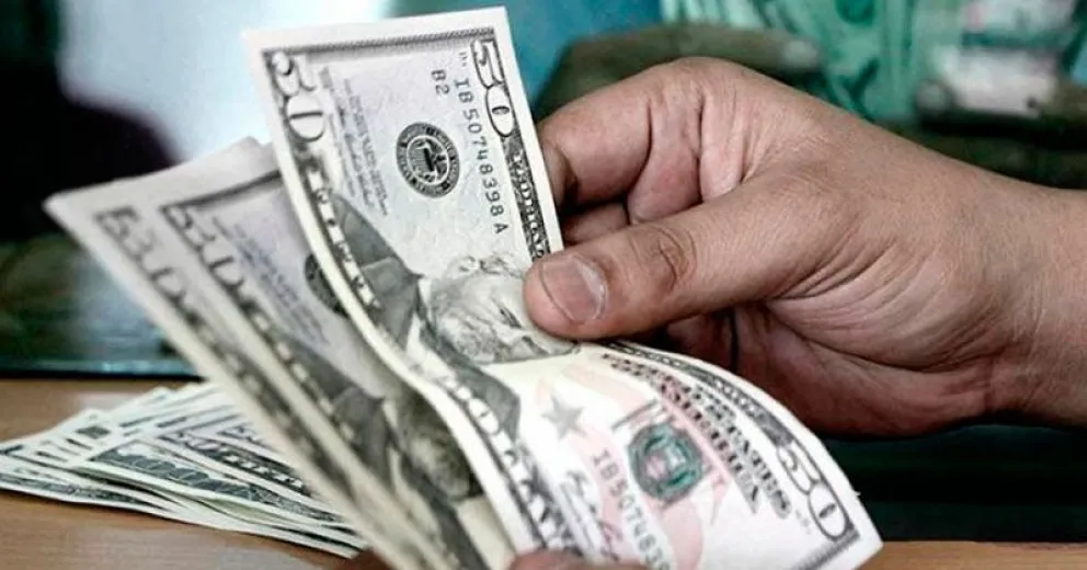 Los bancos trabajan en un sistema para rehabilitar la compra de dólar ahorro en octubre