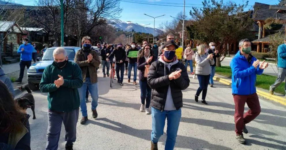 Villa La Angostura en Fase 1 y la gente salió a protestar