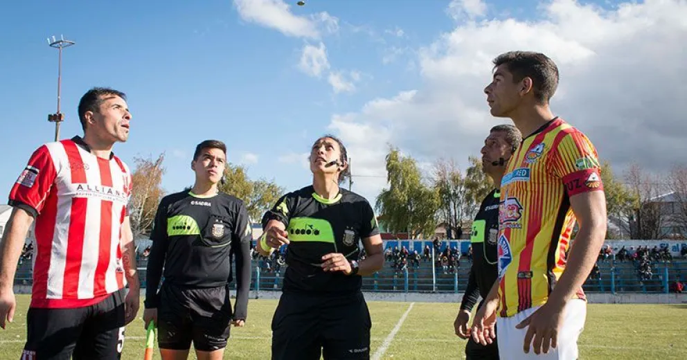 Los árbitros siguen con clases teóricas, pero se dejó a conciencia el entrenamiento físico
