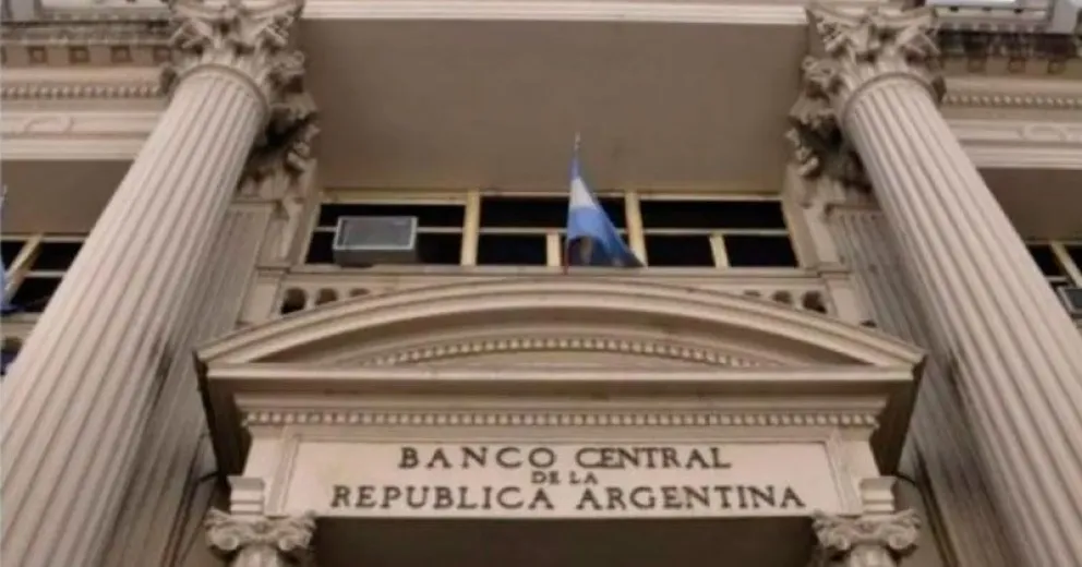 Los bancos podrán vender dólares sin consultar a la ANSeS