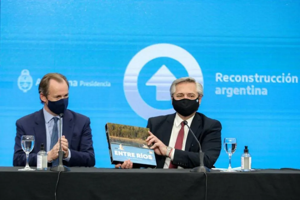 El dólar blue subió a $145 y Fernández instó a "ahorrar en pesos"